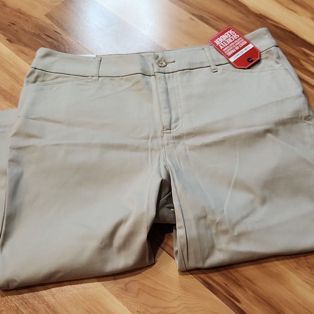 💥Brand New!💥 St. John's Bay Women's Capris - SIZE 12